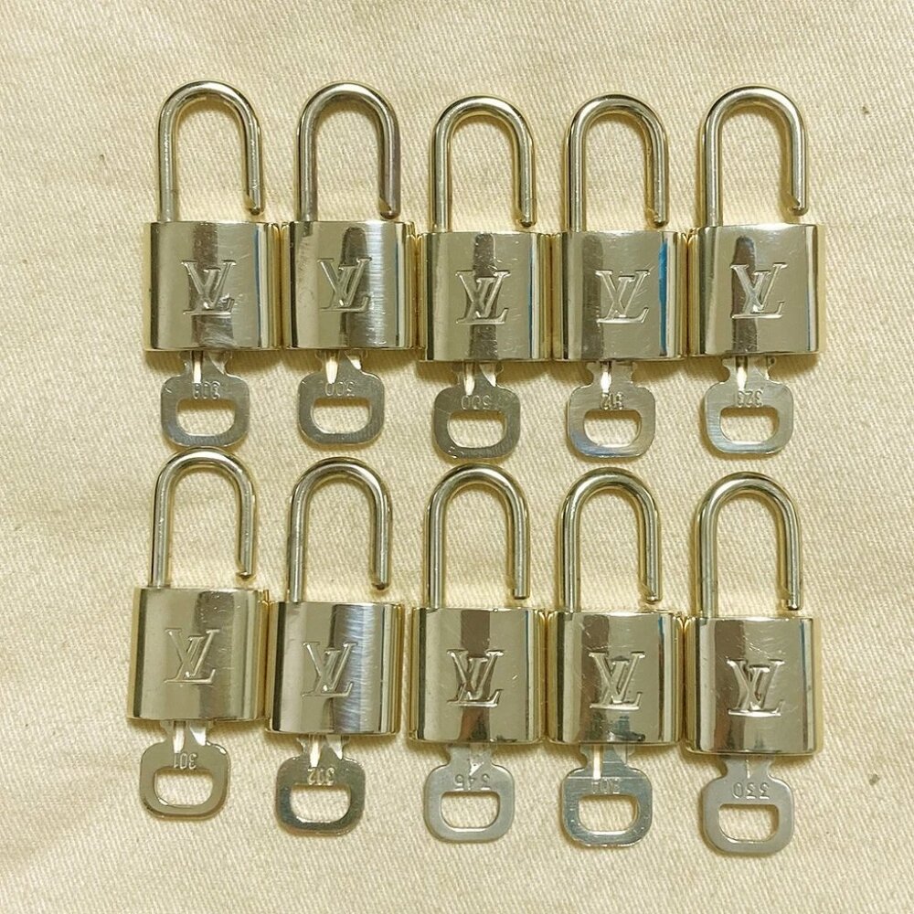LOUIS VUITTON LV 10 SET PADLOCK KEY CHARM CADENA GOLD-PLATED FRANCE